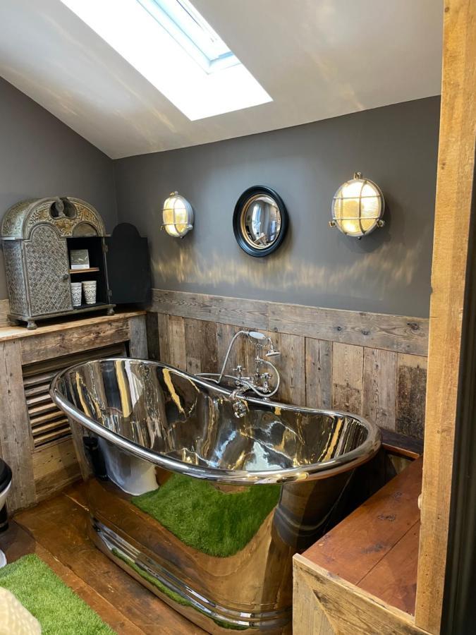 The Cocktail Lounge At Cheshire Boutique Bathhouse Apartment Нантуич Екстериор снимка